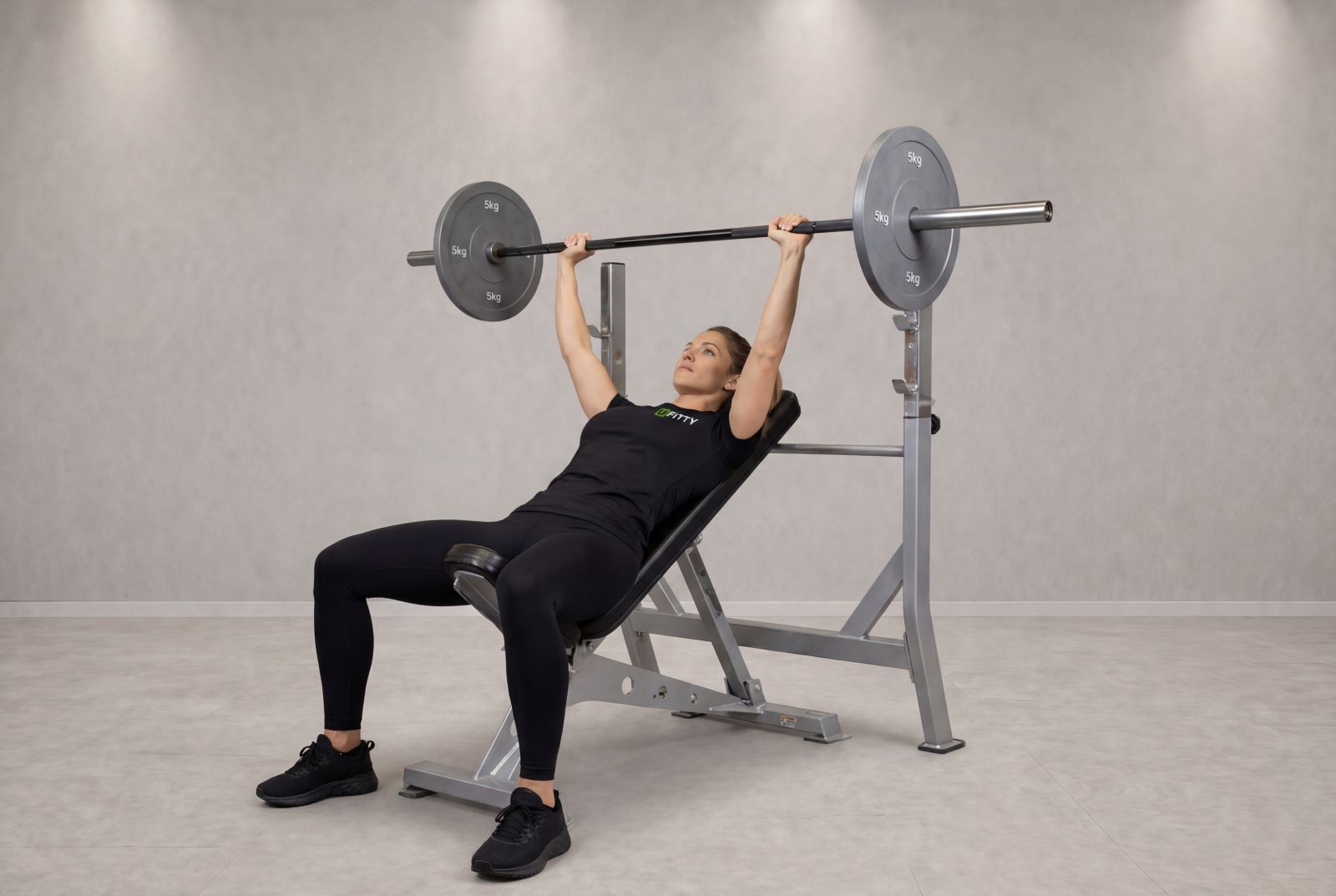 Barbell Incline Bench Press - Medium Grip
